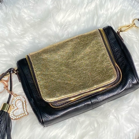 G.I.L.I. Handbags - G.I.L.I. metallic crossbody bag with tassel black